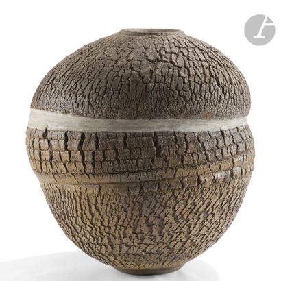 null SEUNG-HO YANG (NÉ EN 1955)
Sans titre
Important vase boule reposant sur un léger...