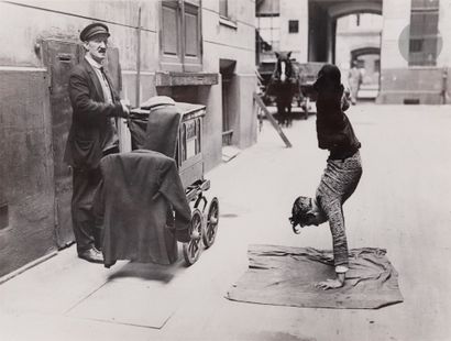 null Willy Römer (1887-1979) 
Berlin, 1904-1958. 
Artistes et métiers de rue.
Danseurs...