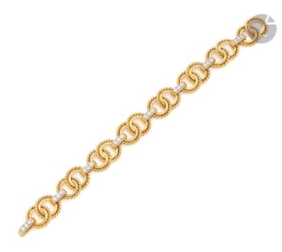 null CARTIER
Bracelet articulé de paires d’anneaux en or 18K (750) lisses et torsadés,...