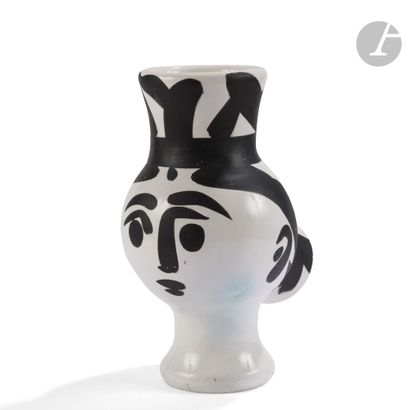 null PABLO PICASSO (1881-1973) & ATELIER MADOURA
Chouette femme, modèle créé en [1951]
Vase...