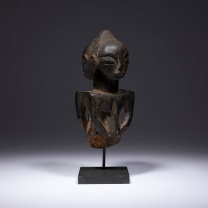 null Un buste fragmentaire d’une ancienne statuette Janus Kabéja Makua. Le kabeja...