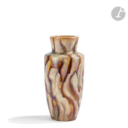 PIERRE-ADRIEN DALPAYRAT (1844-1910)
Vase...