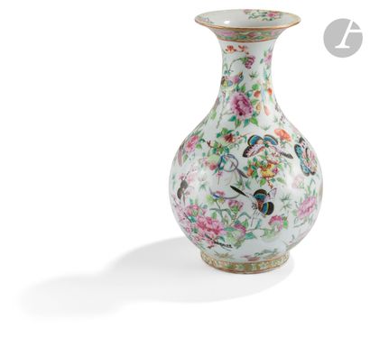 null Canton
Vase de forme balustre en porcelaine à décor polychrome des émaux de...
