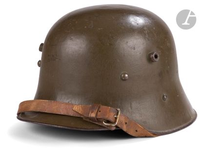 Austrian helmet, model 1917.
White leather...
