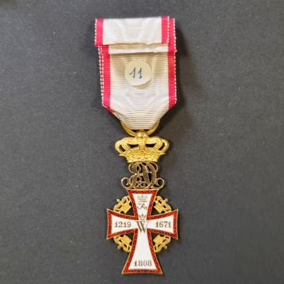 null DANEMARK 
ORDRE DU DANNEBROG (1671).
Croix de chevalier aux chiffres du roi...