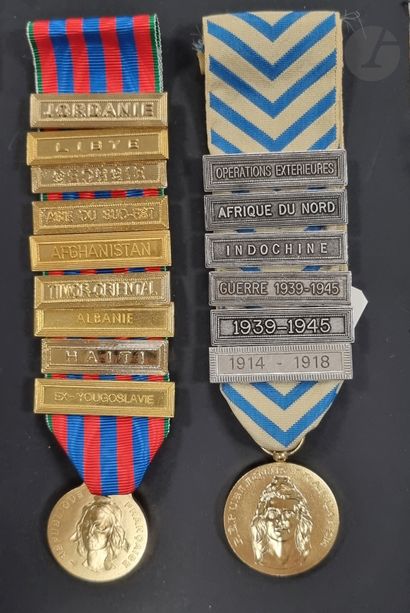 null FRANCE 
Deux médailles : 
- Médaille de reconnaissance de la Nation. En bronze...