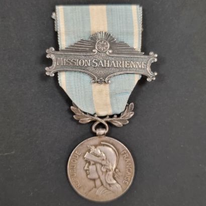 null FRANCE 
MÉDAILLE COLONIALE
Médaille coloniale du 1er type.
Jeton poinçonné de...