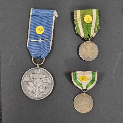 null BAVIERE-SAXE 
Trois médailles : 
- médaille commémorative des Vosges pour le...