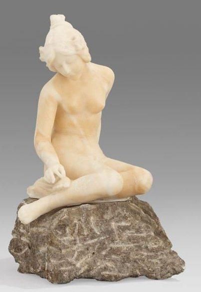 Emilio FIASCHI (1858 - 1941) Baigneuse au rocher. Sculpture en albâtre et pierre....