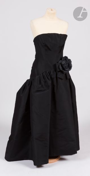 GIVENCHY Haute Couture, années 1980
Robe...