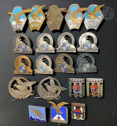 20 infantry badges: 
8 variants of 1er RI...