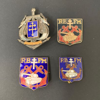 Lot de 4 insignes dont 3 du RBFM, fabrication...