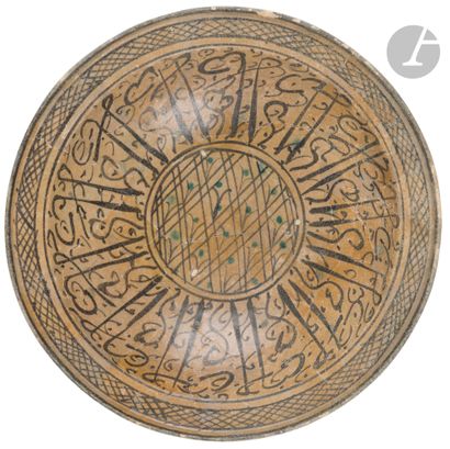 null Coupe à décor calligraphique, Iran ou Syrie, XIVe siècle
Coupe hémisphérique...