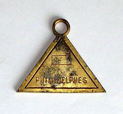 null Médaille de la loge "les Philadelphes" à l'Orient de Paris. Bronze doré 19 è....