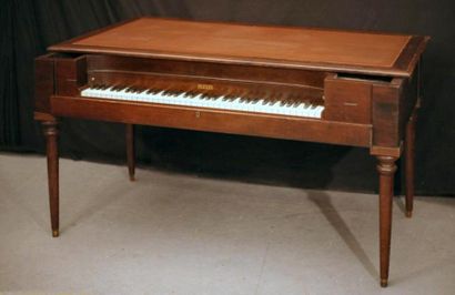 null Bureau de compositeur Pleyel 1876 Dans ce bureau plat à dessus cuir, reposant...