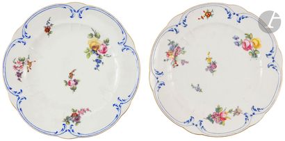 Sèvres
Deux assiettes à palmes en porcelaine...