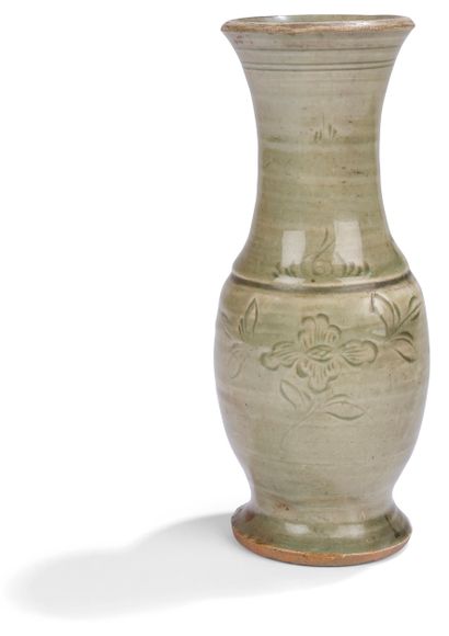 Vase balustre en porcelaine émaillée céladon,...
