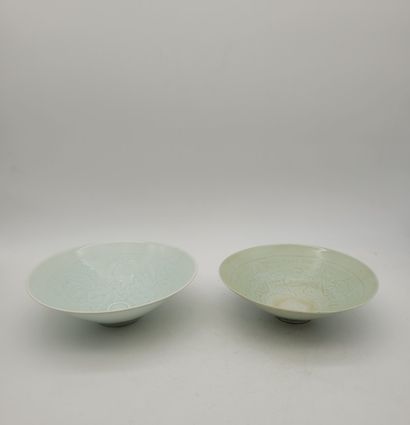 Deux bols en porcelaine, Chine, XXe siècle,...