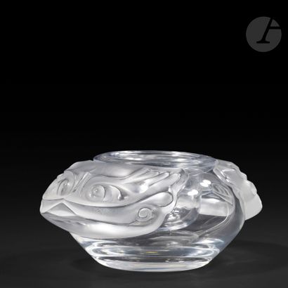 null LALIQUE HOUSE
Olga 
Pan-shaped caviar cup; the side handles are in the round...