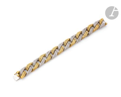  GEORGES LENFANT
Bracelet en deux tons d’or 18K (750), articulé de maillons ovales... Gazette Drouot