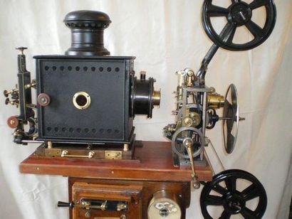 null Projecteur cinématographique professionnel Pathé renforcé 35 mm, modèle 1908....