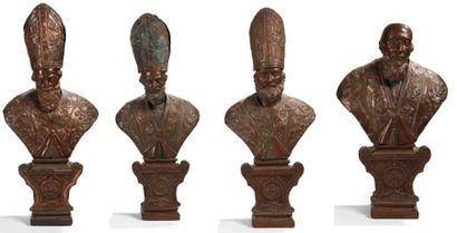 null Rare ensemble de quatre bustes d?évêques en cuivre repoussé sur âme de bois....