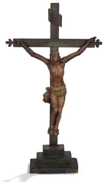 null Christ en bois sculpté polychrome de la fin du XVIIe siècle Il est représenté...
