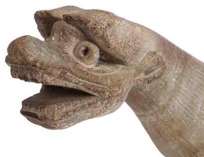 null Gargouille en calcaire fin sculpté dans le style médiéval fait au XIXe siècle....