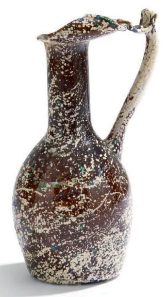 null Verseuse couverte en verre aubergine, Proche ou Moyen-Orient, Xe-XIIIe siècle...