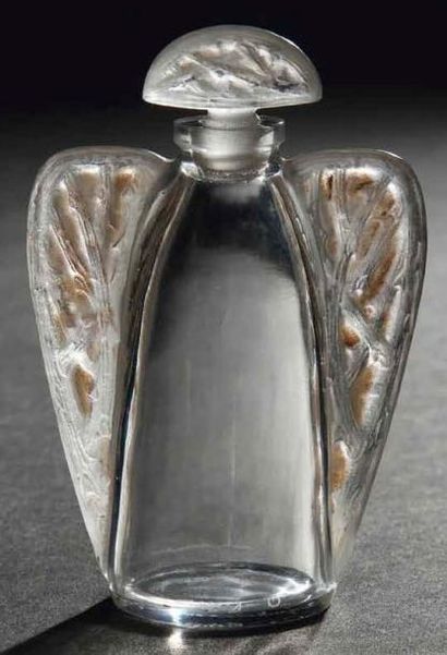 RENE LALIQUE (1860-1945) Oreilles Épines, modèle créé vers 1912, supprimé du catalogue...