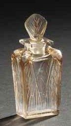 RENE LALIQUE (1860-1945) Cigalia, 13 cm pour ROGER & GALLET, modèle créé en 1912...