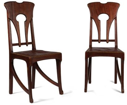 Édouard DIOT (Ébéniste Art Nouveau) Paire de chaises en acajou mouluré et nervuré....