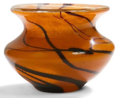 Émile GALLÉ (1846-1904) Vase cratère à large col évasé dans le goût des verreries...