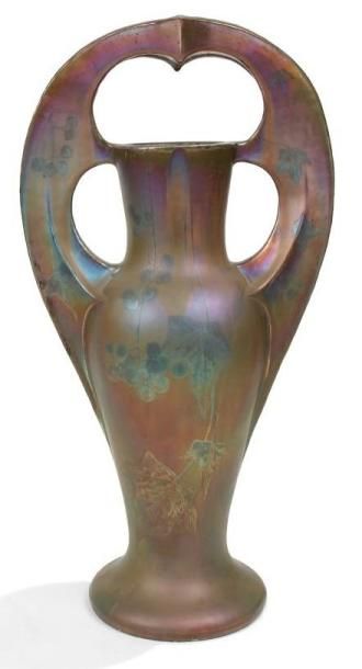 Delphin MASSIER (1938-1907) Important vase balustre à deux anses détachées et se...