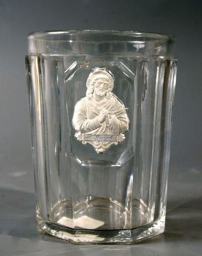 Saint-Mandé Gobelet en cristal moulé à côtes plates, orné du buste de saint Joseph....