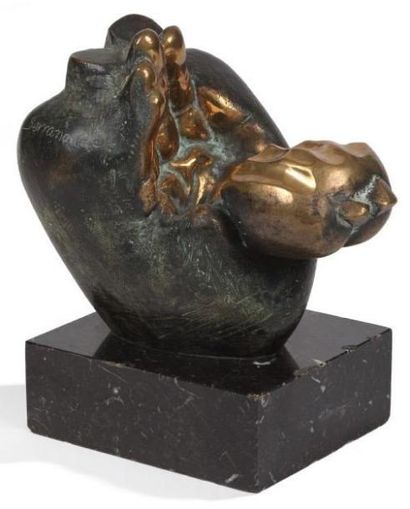 Pablo SERRANO AGUILAR [espagnol] (1910-1985) Le Coeur sur la main Sculpture en bronze....