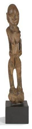 DOGON (Mali) Statue hermaphrodite, les bras...