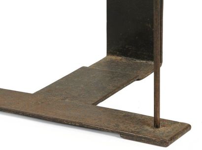 null Pierre CHAREAU (1883-1950)
SN3 dit aussi T, version basse
Rare tabouret à l’assise...