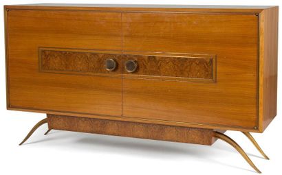 null TRAVAIL 1930/40
Élégant meuble de salon en bois blond et placage de bois blond.
Le...