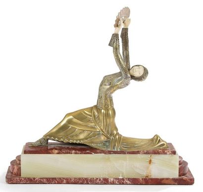 null G.C. MIRVAL (actif vers 1925/30)
Danseuse à l’éventail
Sculpture chryséléphantine,...