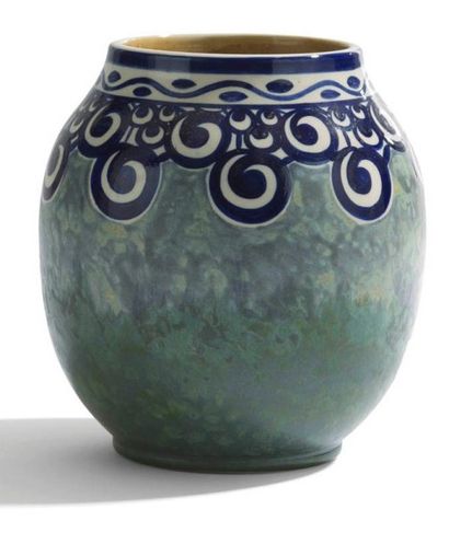 null Charles CATTEAU (1880-1966) & GRÈS KERAMIS 
Modèle D 647 – 900b
Vase ovoïde...