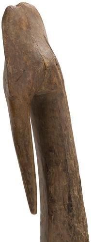 null YUNGUR/BANA (Nigeria) Poteau en bois. Effigie d'ancêtre à barbe pointue, scarifications...