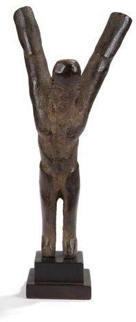 null LOBI (Burkina Faso) Lance pierre. En forme de Christ christiforme, bois à patine...