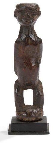 null LOBI (Burkina Faso) Maternité. Petite statuette de divination, la mère tenant...