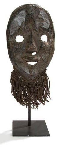 null DAN (République de Côte d'Ivoire) Masque. Masque à patine noire d'enduit végétal...