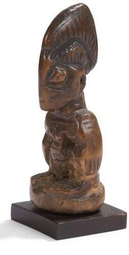 null YOROUBA (Nigeria) Statuette Ibedji. Pour le culte des jumeaux, patine brune....