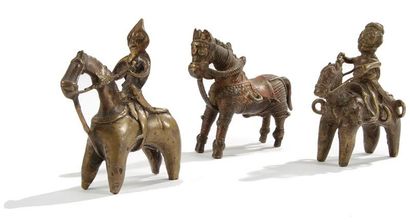 null Deux cavaliers et un cheval en laiton, Inde, Rajasthan et Orissa, XIXe - XXe...