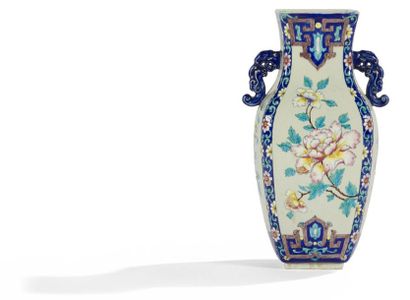 null Charles FICQUENET à Sèvres

Important vase balustre à anses détachées, traité...