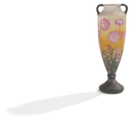 null DAUM Nancy

Rare et important vase balustre à deux anses détachées, évoquant...