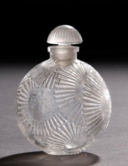 null René LALIQUE (1860-1945)
Chypre, pour D’ORSAY, modèle créé en 1927
Flacon de...